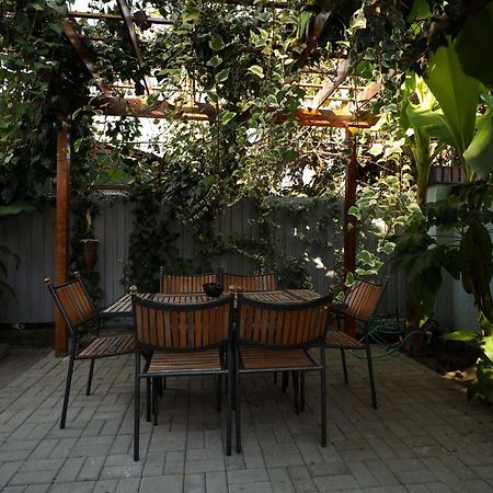 Hotel Capri Soukhoumi Extérieur photo