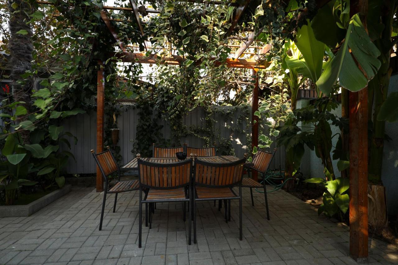 Hotel Capri Soukhoumi Extérieur photo