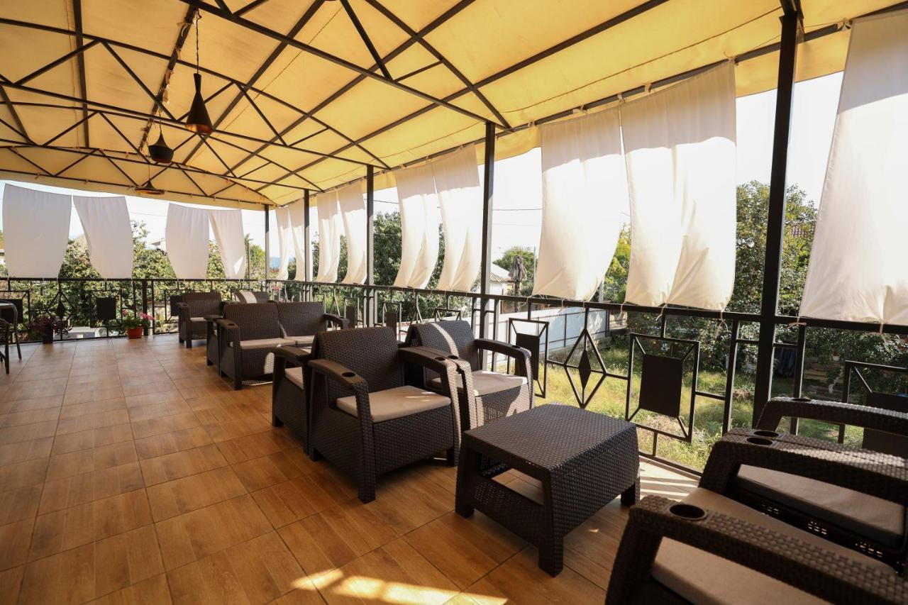 Hotel Capri Soukhoumi Extérieur photo