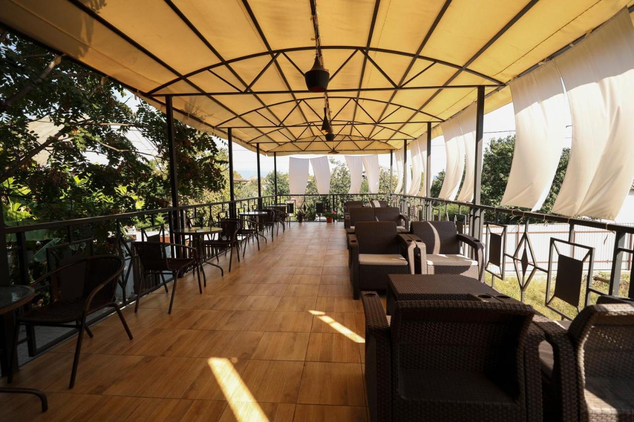 Hotel Capri Soukhoumi Extérieur photo