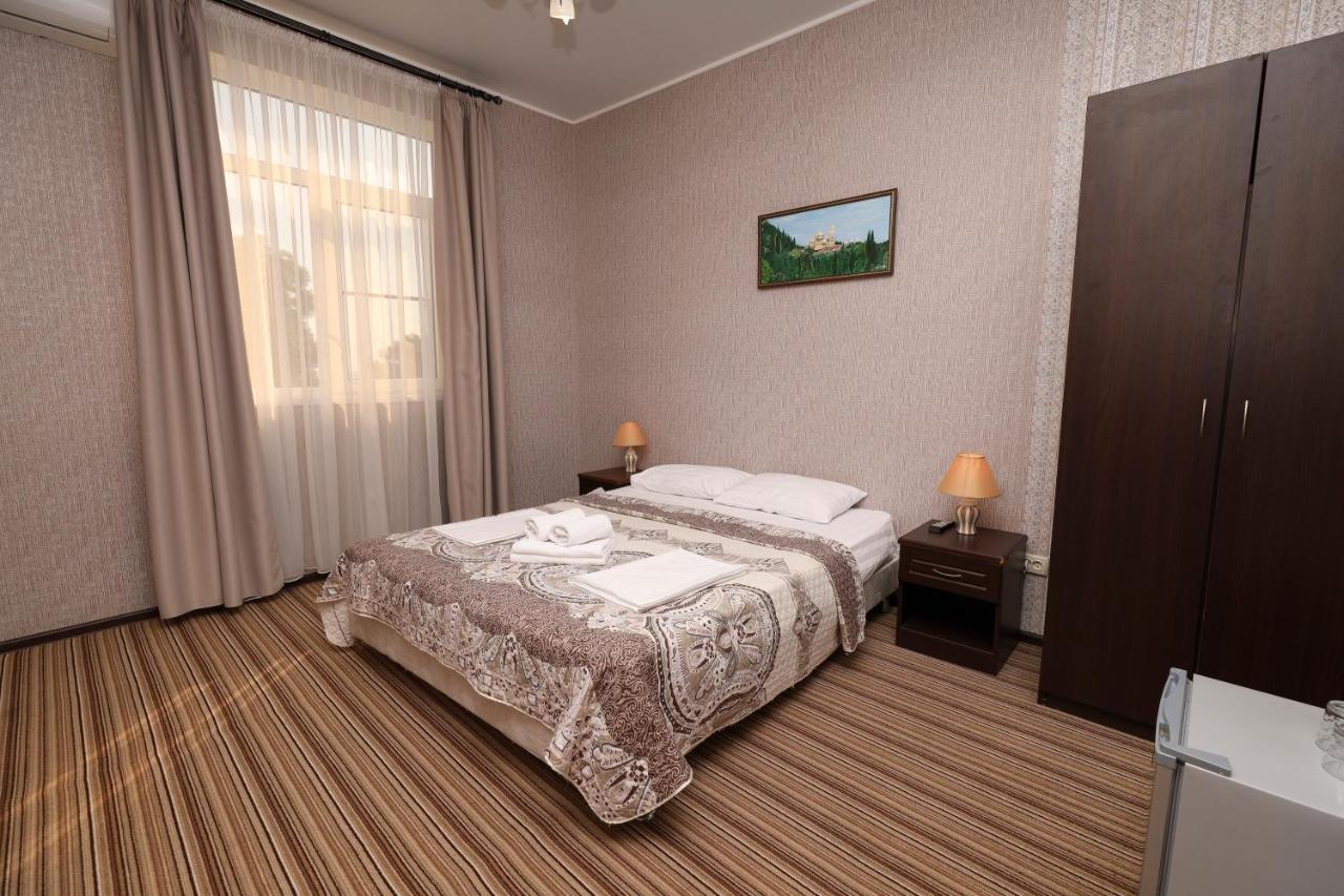 Hotel Capri Soukhoumi Extérieur photo