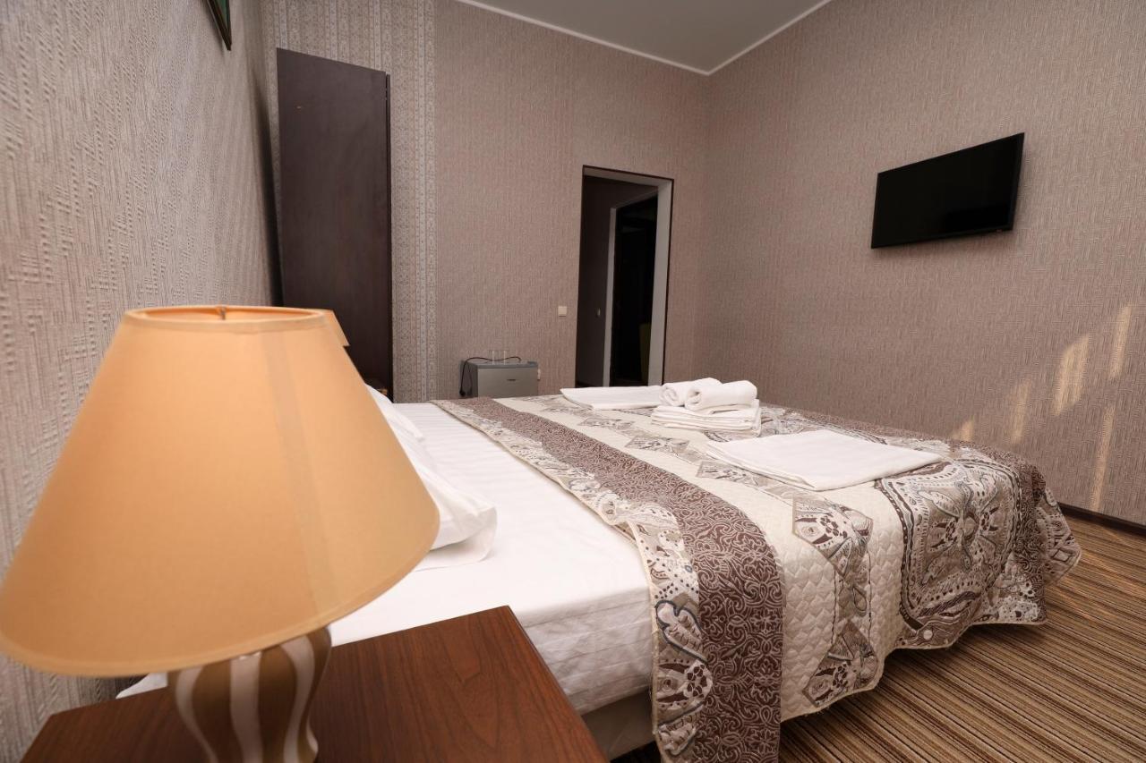 Hotel Capri Soukhoumi Extérieur photo