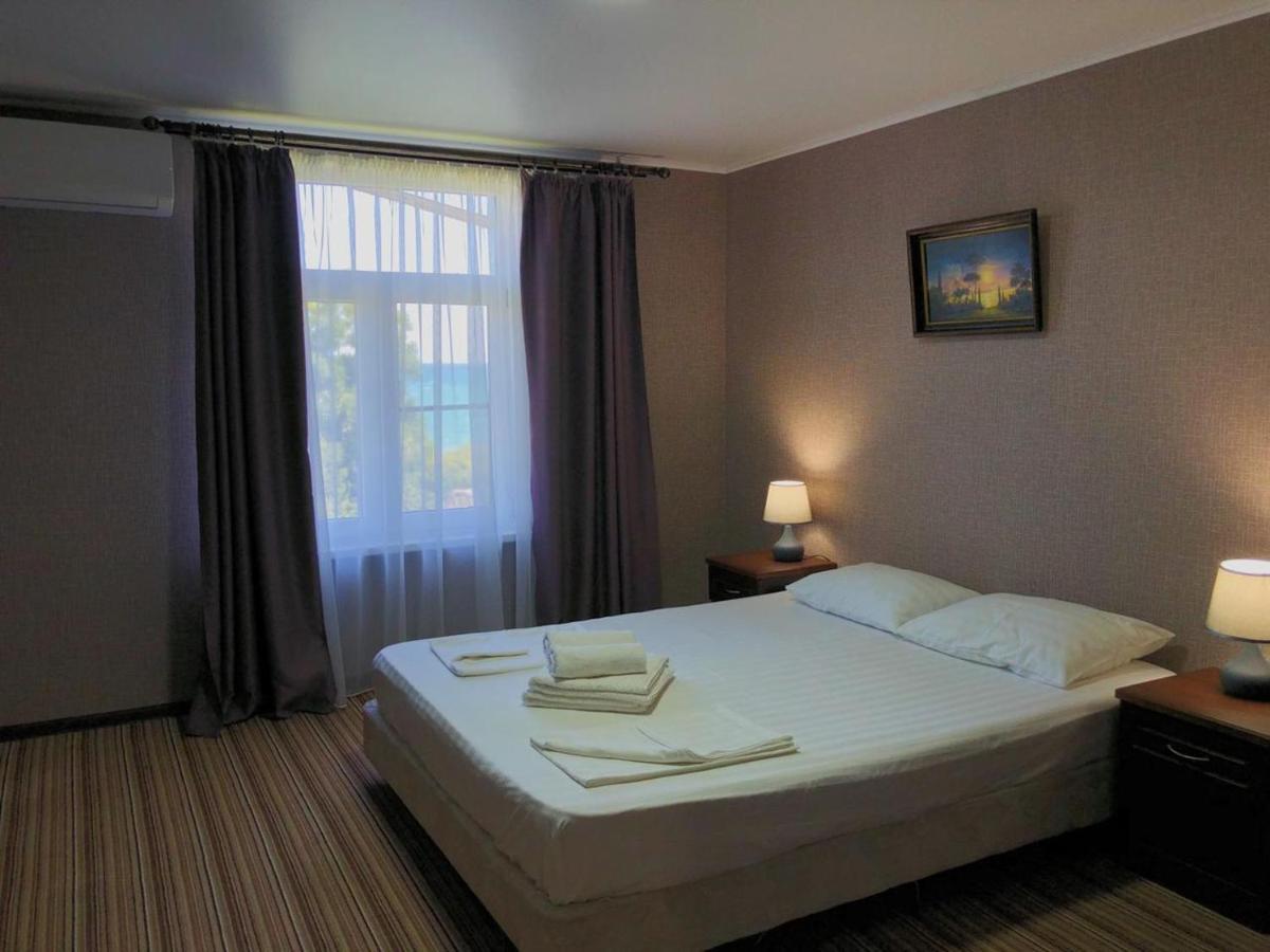 Hotel Capri Soukhoumi Extérieur photo
