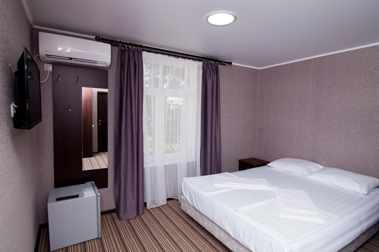 Hotel Capri Soukhoumi Extérieur photo