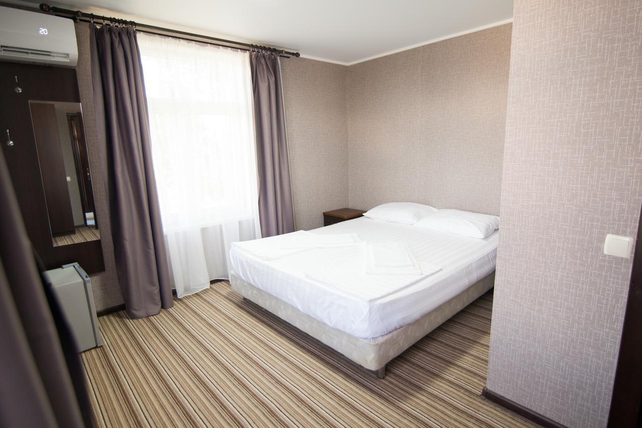 Hotel Capri Soukhoumi Extérieur photo