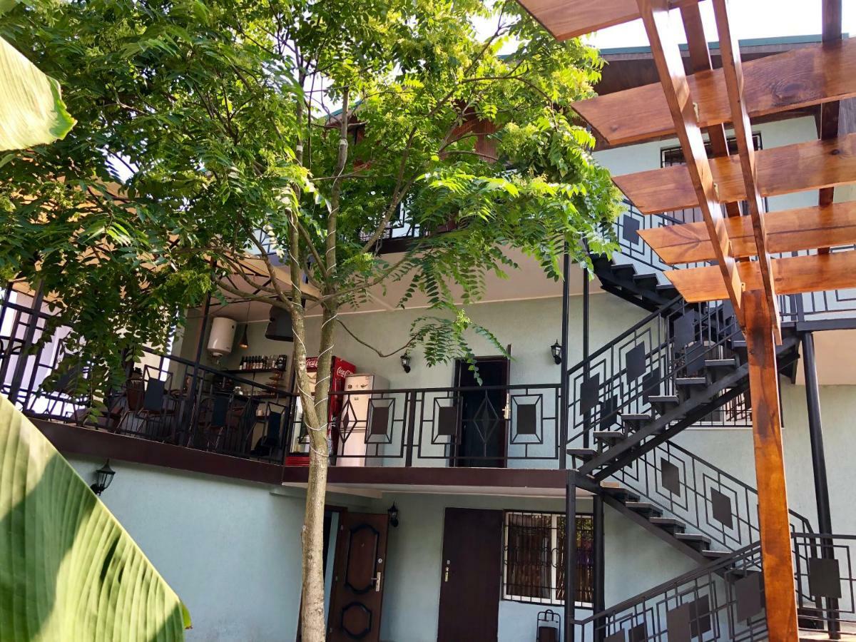 Hotel Capri Soukhoumi Extérieur photo