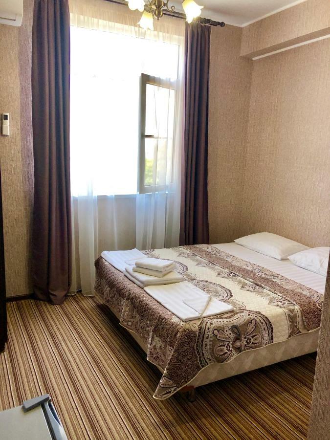 Hotel Capri Soukhoumi Extérieur photo