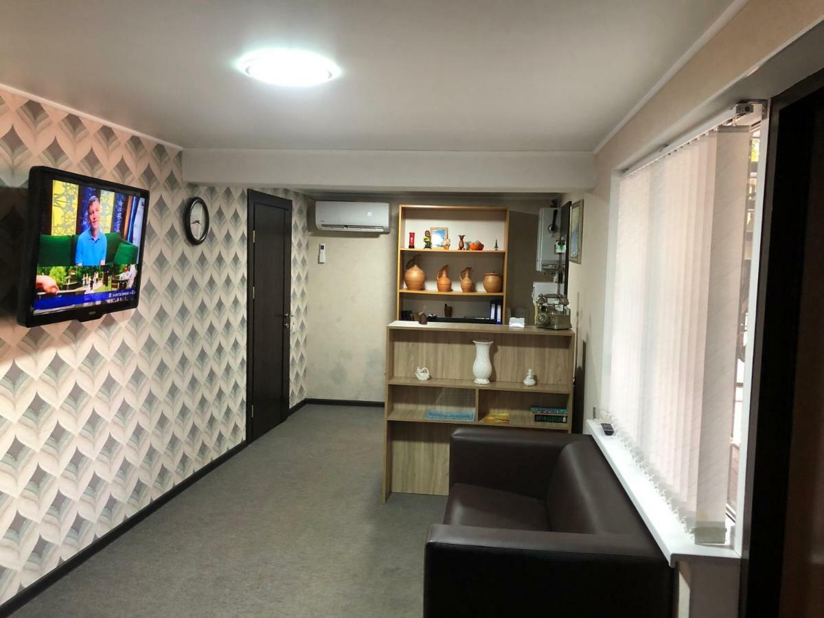 Hotel Capri Soukhoumi Extérieur photo