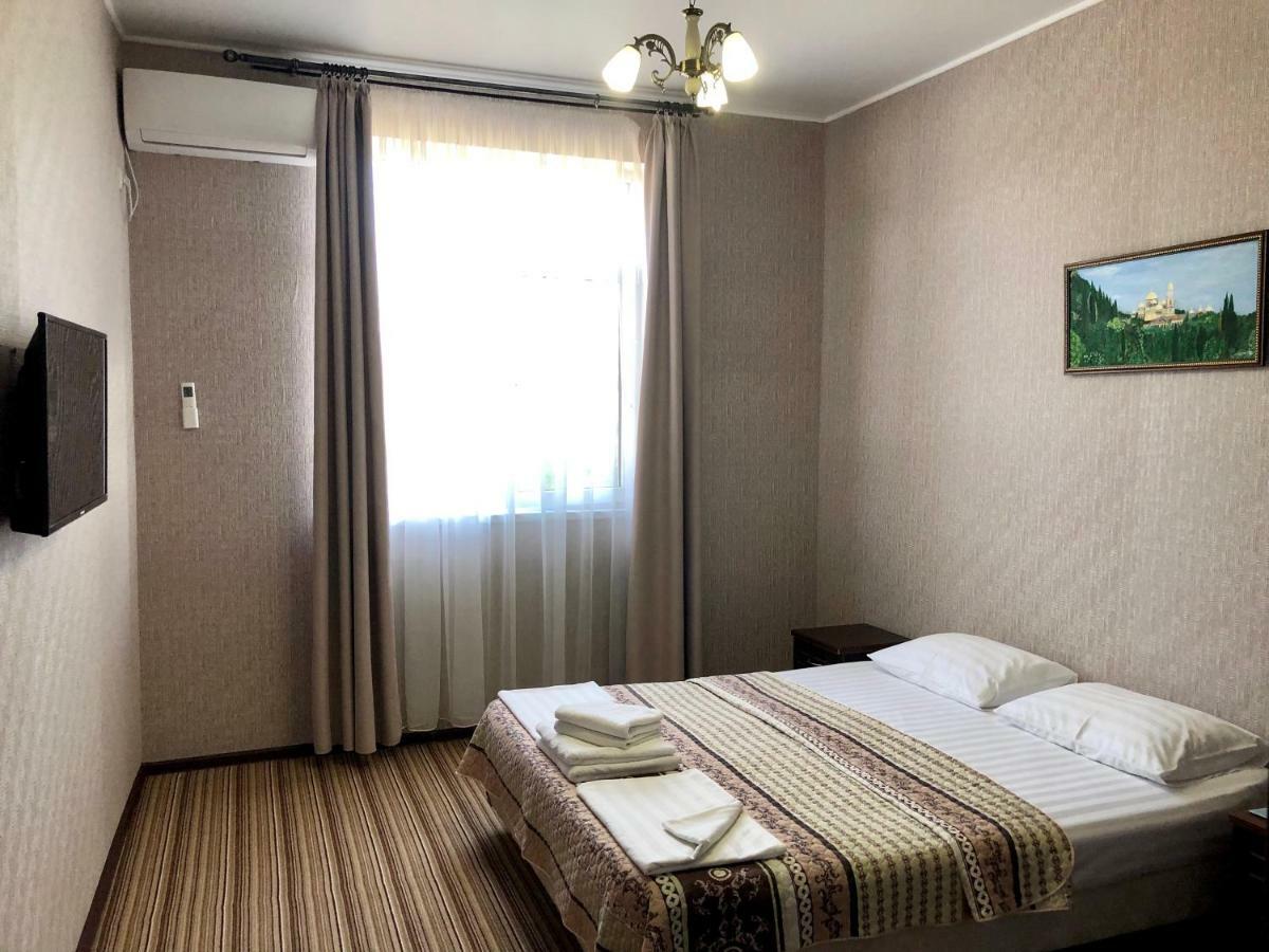 Hotel Capri Soukhoumi Extérieur photo