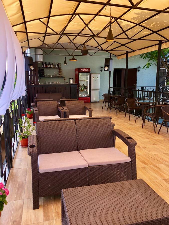 Hotel Capri Soukhoumi Extérieur photo