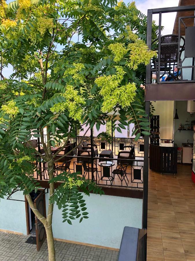 Hotel Capri Soukhoumi Extérieur photo