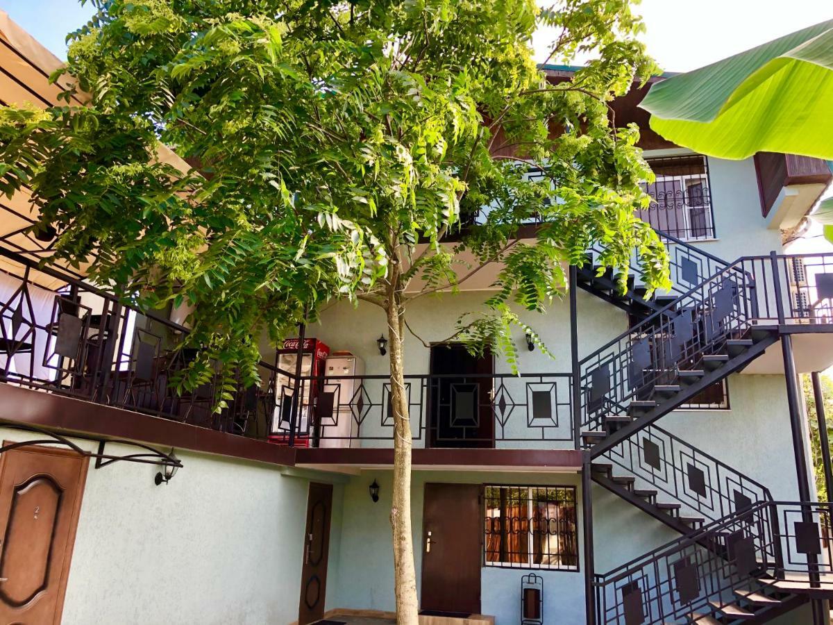 Hotel Capri Soukhoumi Extérieur photo